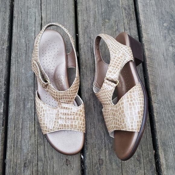 SAS San Antonio Shoes Suntimer Comfort Dress Sandals Beige Croc Woman's 8 - Picture 2 of 10